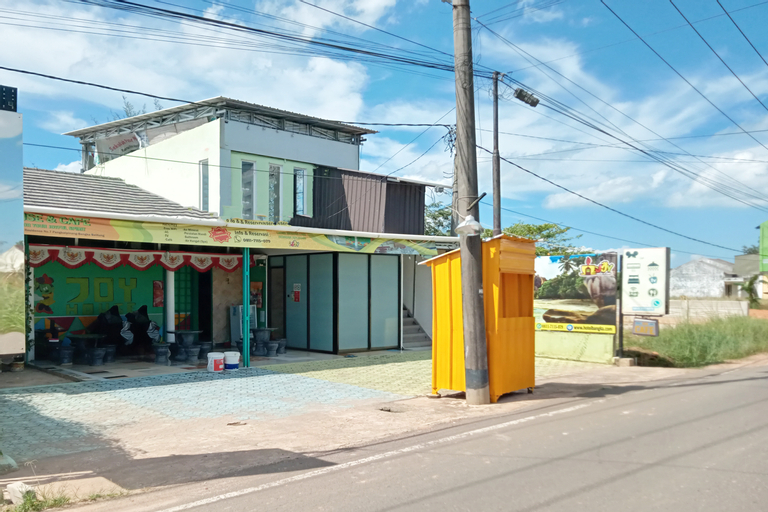 OYO 90392 Joy House & Cafe Syariah, Bangka