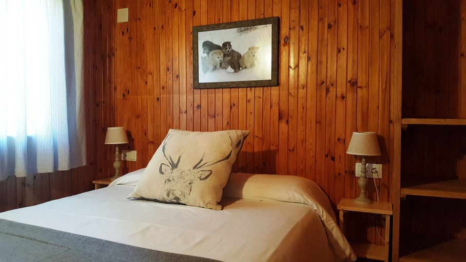 Bedroom 2, Aigüestortes Camping Resort, Lleida