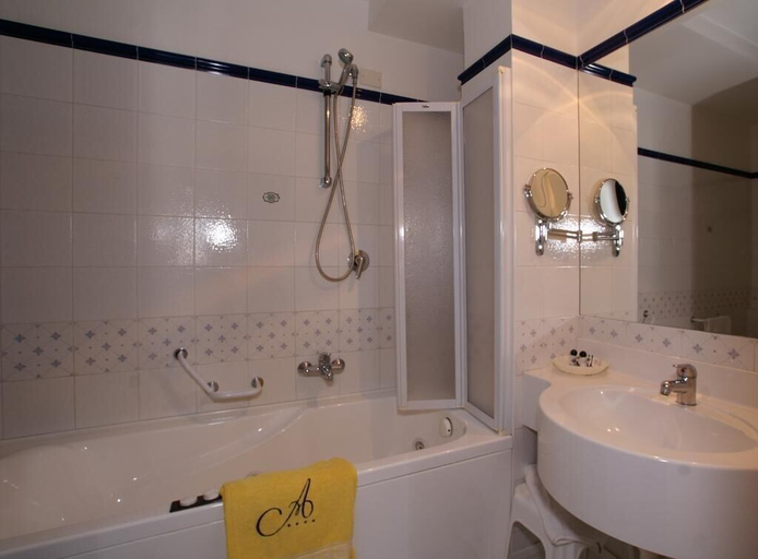 Bathroom 5, Hotel Ascot Riccione, Rimini