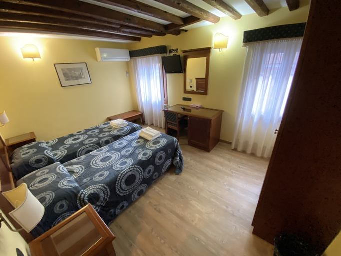 Bedroom 2, Garden Houses, Venezia
