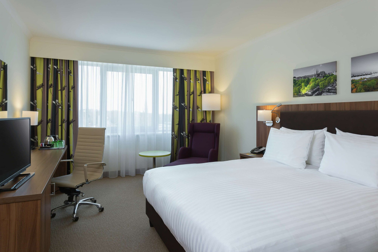 Bedroom 4, Hilton Garden Inn Vienna South, Wien