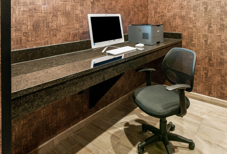 Public Area 2, Cobblestone Hotel & Suites - Appleton International Airport, Winnebago
