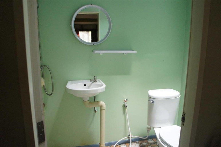 Bathroom 4, Lazy Hut, Muang Ranong
