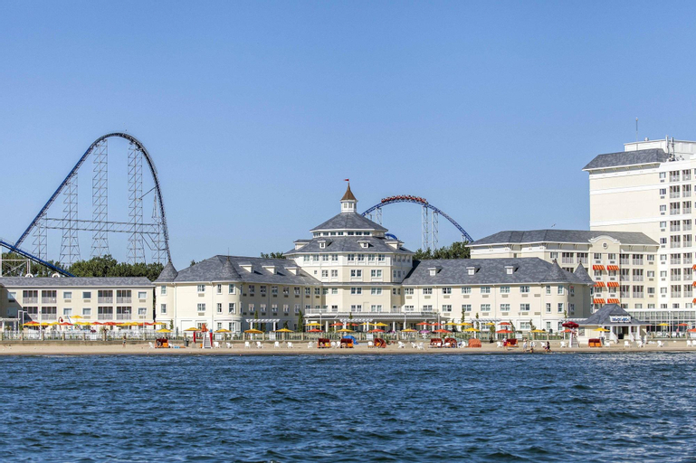 Cedar Point's Hotel Breakers, Erie