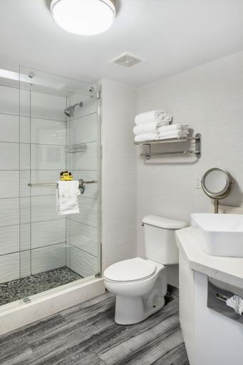 Bathroom 5, Hotel Solarena Newport Beach, a Dazzler Select by Wyndham, Orange