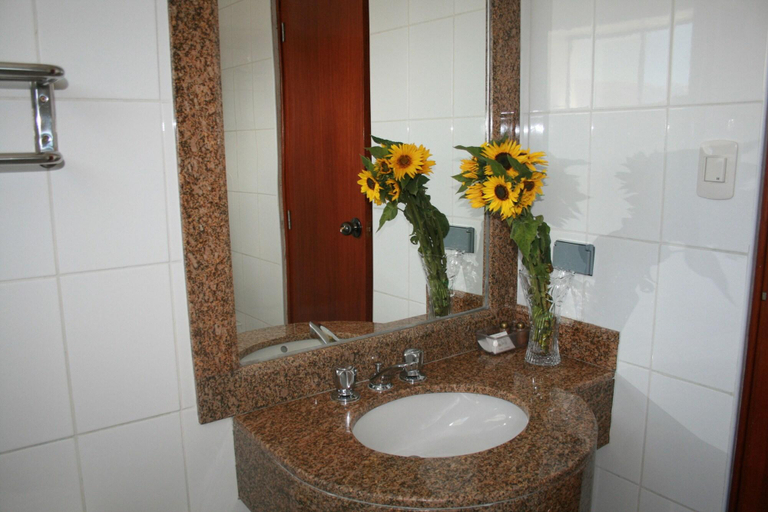 Bathroom 4, Hotel La Joya, Huaraz