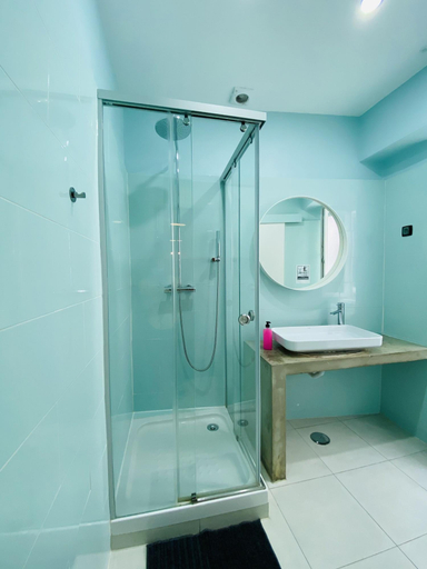Bathroom 5, Green Heart Hostel, Lisbon