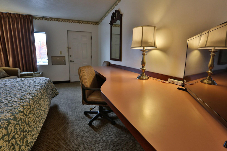 Bedroom 2, Nittany Budget Motel, Centre