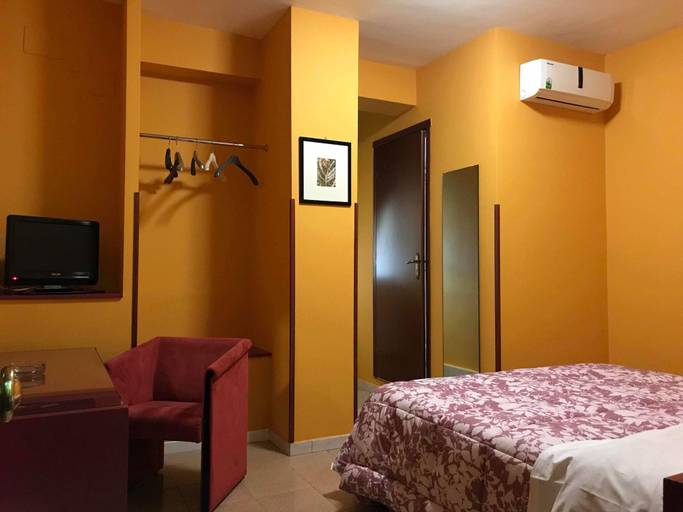 Bedroom 3, Cristal Hotel, Avellino