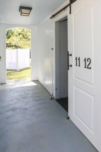 Public Area 3, The Seagrove Suites & Guest Rooms, Barnstable