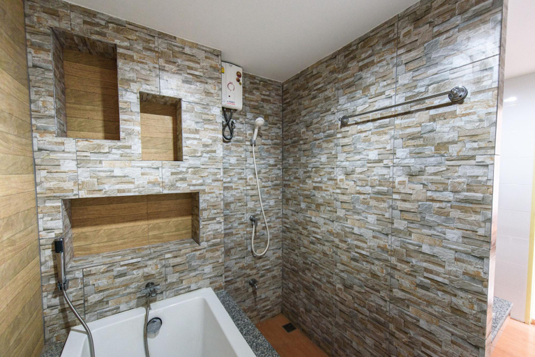 Bathroom 4, Sakura Boutique Hotel And Residence, Pluak Daeng