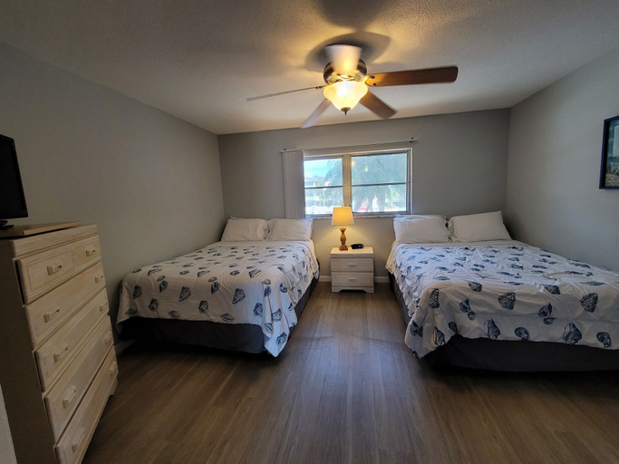 Bedroom 4, Hideaway Waterfront Resort & Hotel, Lee