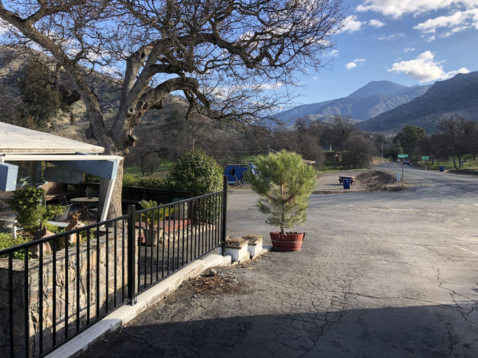 Others 1, Sierra Lodge, Tulare