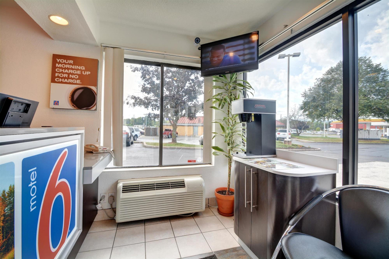 Public Area 2, Motel 6 Southington, CT - Hartford, Hartford