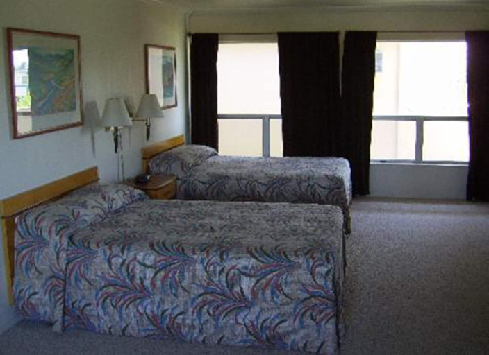 Others 5, Hillsdale Inn, San Mateo