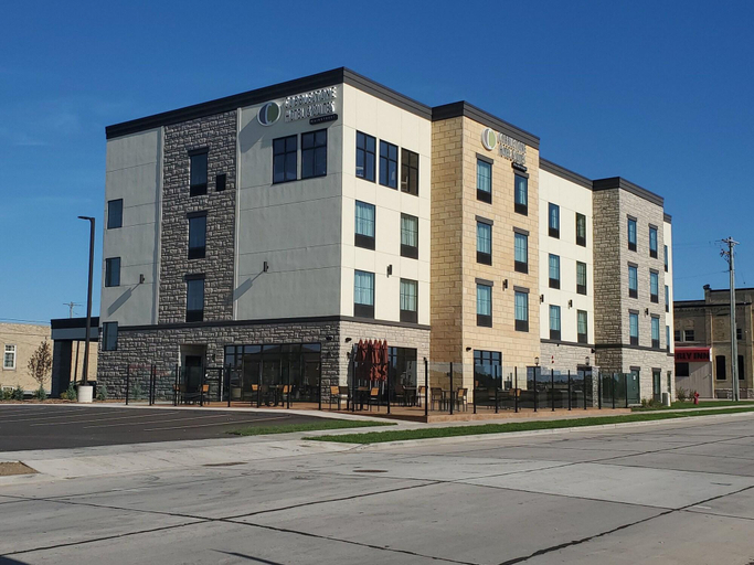 Exterior & Views 3, Cobblestone Hotel & Suites - Two Rivers, Manitowoc