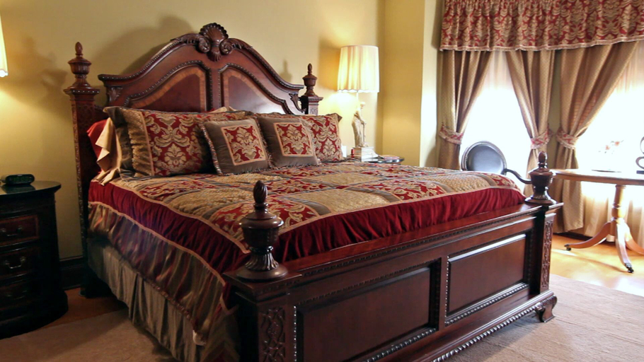 Bedroom 2, 1897 Beekman House, Yates