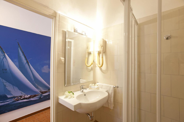 Bathroom 4, Hotel La Caletta, Grosseto