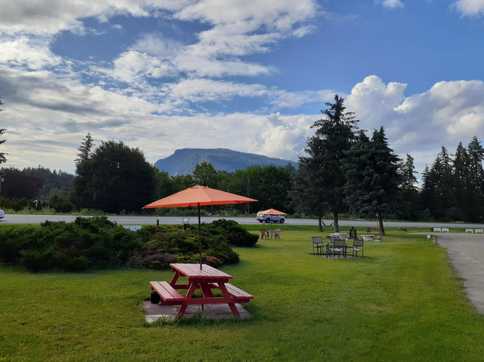 Exterior & Views 3, Motel Happy Salmon, Columbia-Shuswap