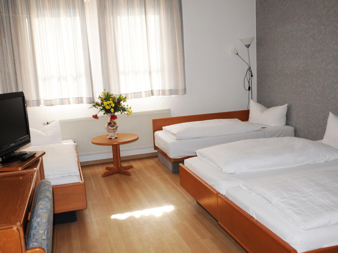 Bedroom 4, Hotel Sonnenkeller, Neu-Ulm