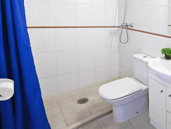 Bathroom, AP Costas - Villa de Madrid, Girona