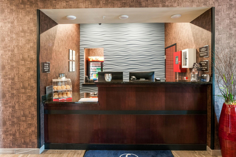 Public Area 2, Cobblestone Hotel & Suites - Appleton International Airport, Winnebago
