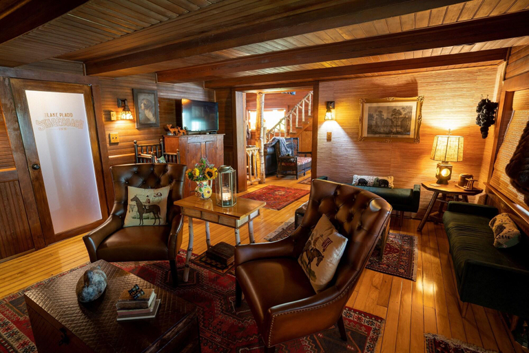 Public Area 2, Lake Placid Stagecoach Inn, Essex