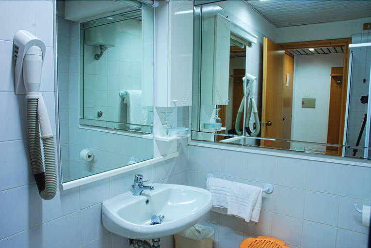 Bathroom, Hotel Neptunus, Rome