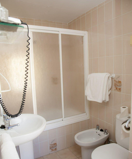 Bathroom 5, Hostal París, Cádiz