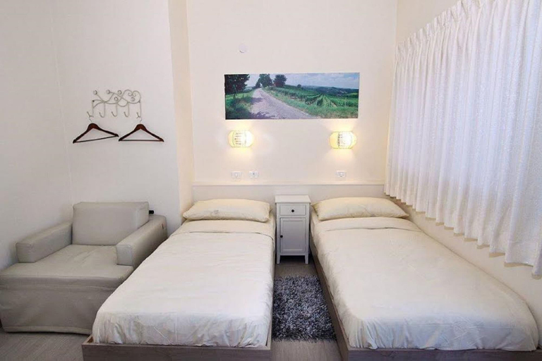 Bedroom 5, Achuza Bamarom