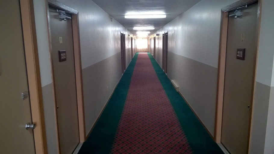 Public Area 3, The Travelers Inn, Iowa