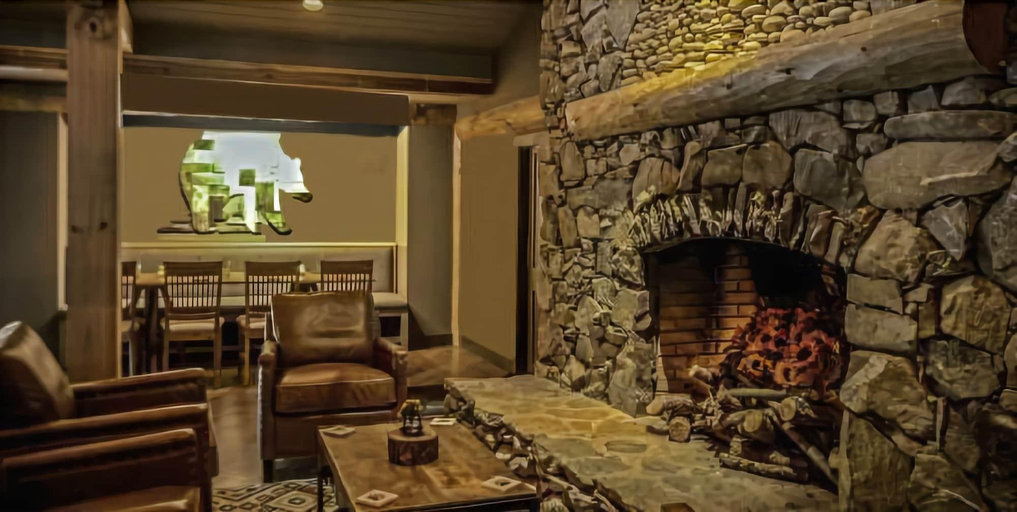Public Area, Dancing Bear Lodge, Blount