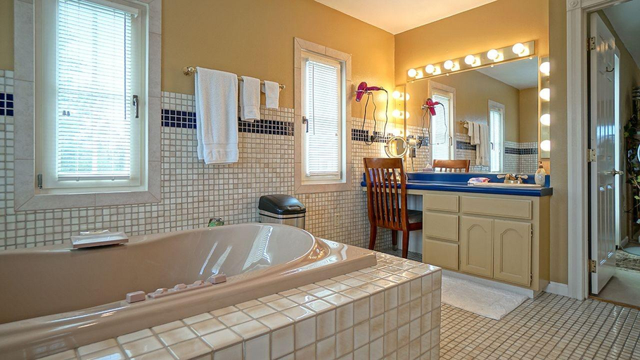 Bathroom 4, Bella Villa Messina, Sonoma