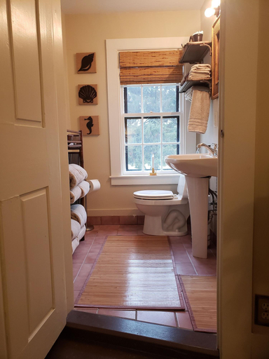 Bathroom, Olde Captains Inn, Barnstable