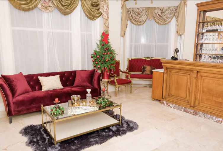 Public Area 2, River Rd. Mansion, Monterey