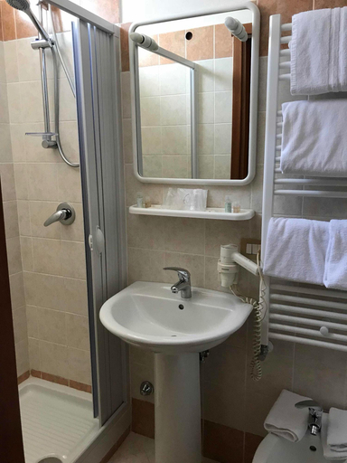 Bathroom 4, Cristal Hotel, Avellino