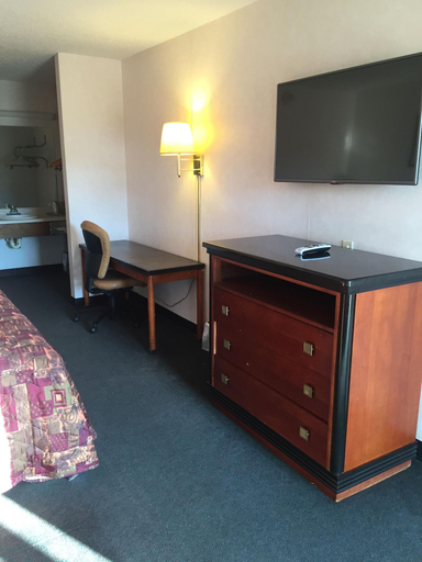 Bedroom 3, Suburban Inn, Twiggs