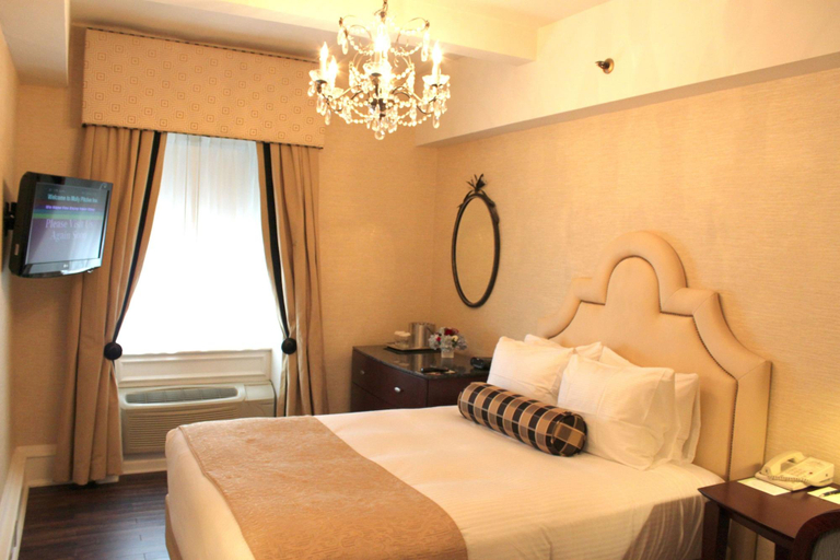 Bedroom 1, Molly Pitcher Inn, Monmouth