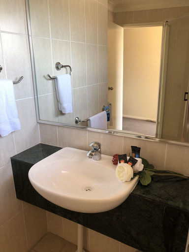 Bathroom 4, Turners Vineyard, Orange
