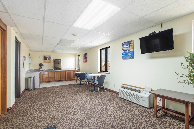 Public Area 2, Motel 6 Dyersburg, TN, Dyer