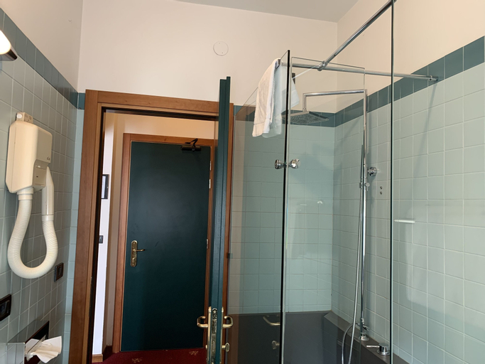 Bathroom 8