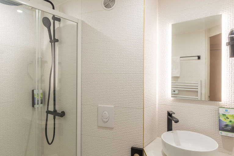 Bathroom 4, The Originals Boutique, Hôtel Porte de Dieppe, Seine-Maritime