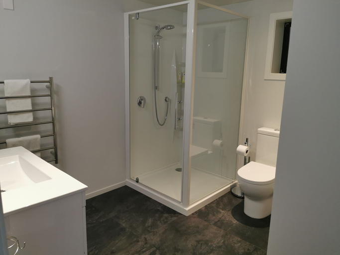 Bathroom 4, Scott Street Apartments, Mackenzie