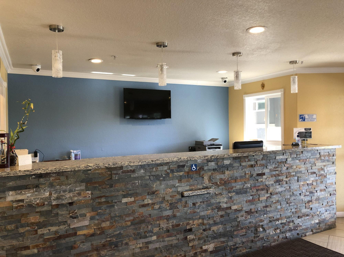 Public Area 2, Lake Point Lodge, Lake