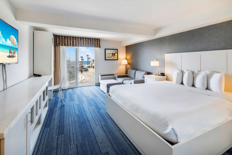 Bedroom 4, Hotel Solarena Newport Beach, a Dazzler Select by Wyndham, Orange