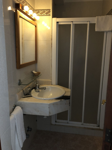 Bathroom 4, Hostal de la Caravel-la, Baleares