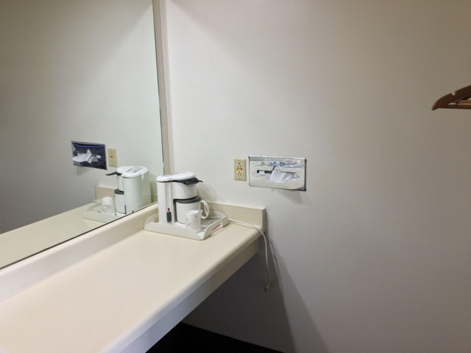 Bathroom 5, Thunderbird Motor Inn Baraboo, Sauk