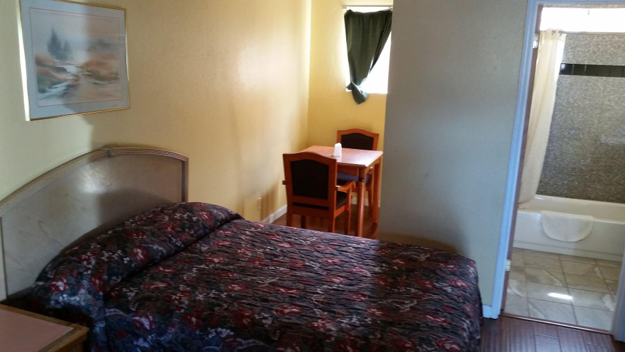 Bedroom 2, Economy Inn Antioch, Contra Costa