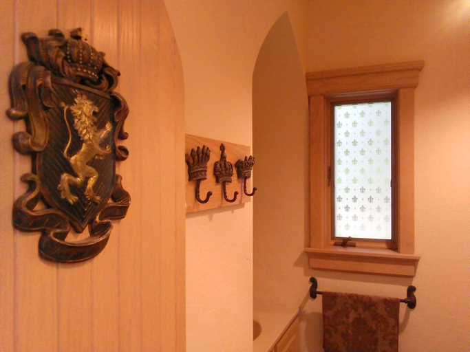 Public Area 2, HIGHLANDS CASTLE overlooking Lake George.. plus 2 other Castles!, Warren