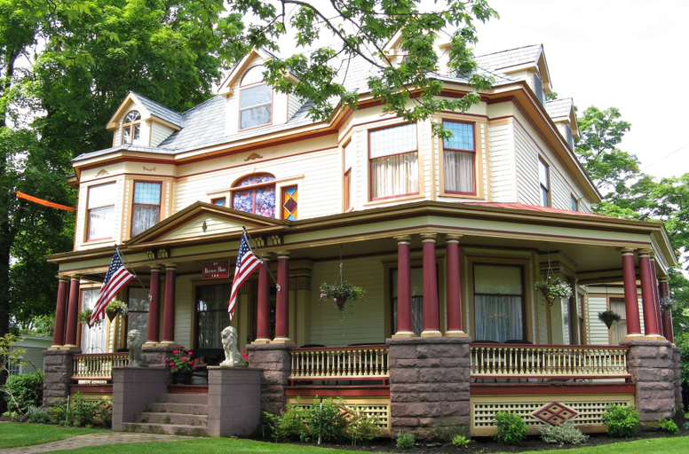 Exterior & Views